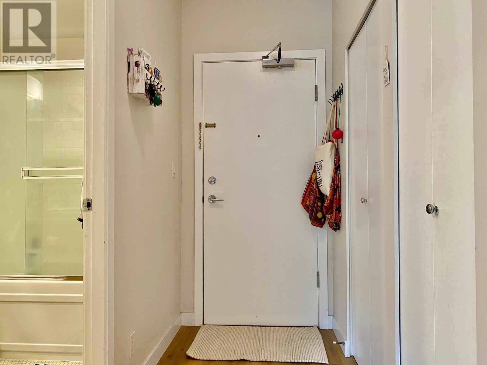 Listing Picture 2 of 26 : 204 1050 SMITHE STREET, Vancouver / 溫哥華 - 魯藝地產 Yvonne Lu Group - MLS Medallion Club Member