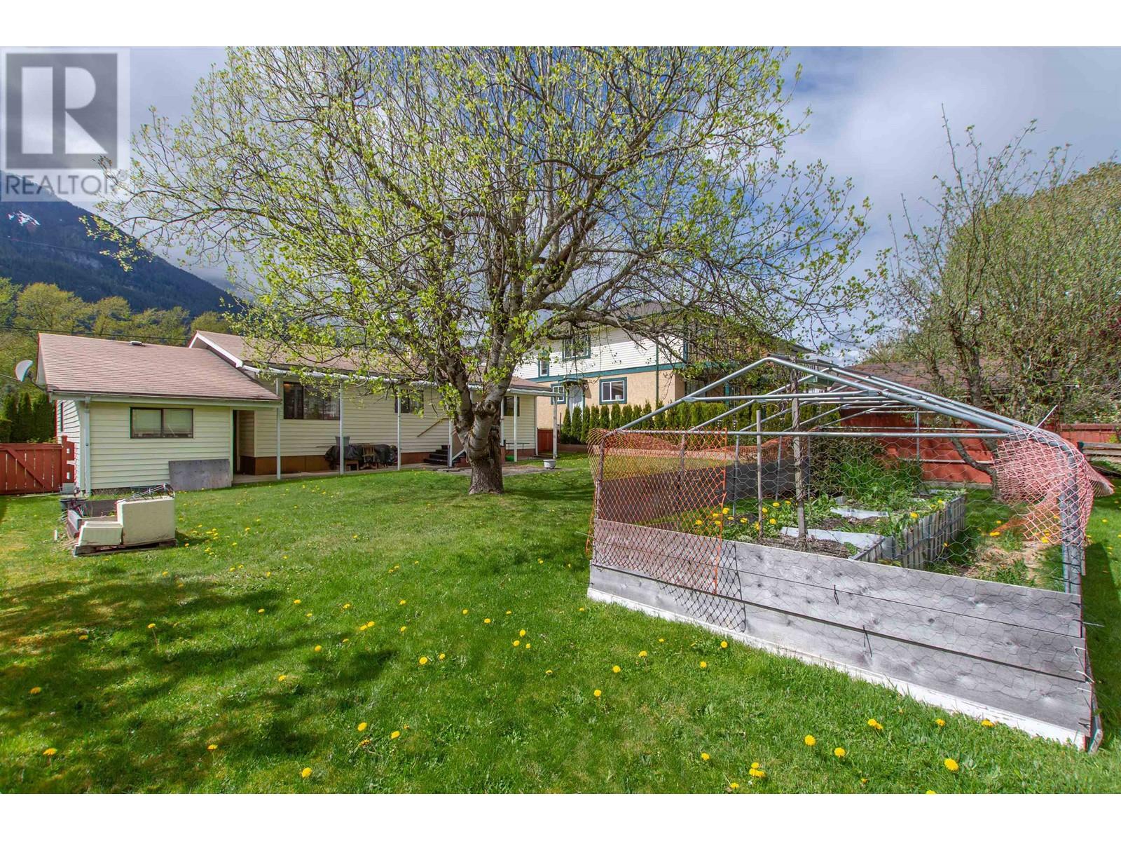 41842 Birken Road, Brackendale, British Columbia  V0N 1H0 - Photo 3 - R2926852