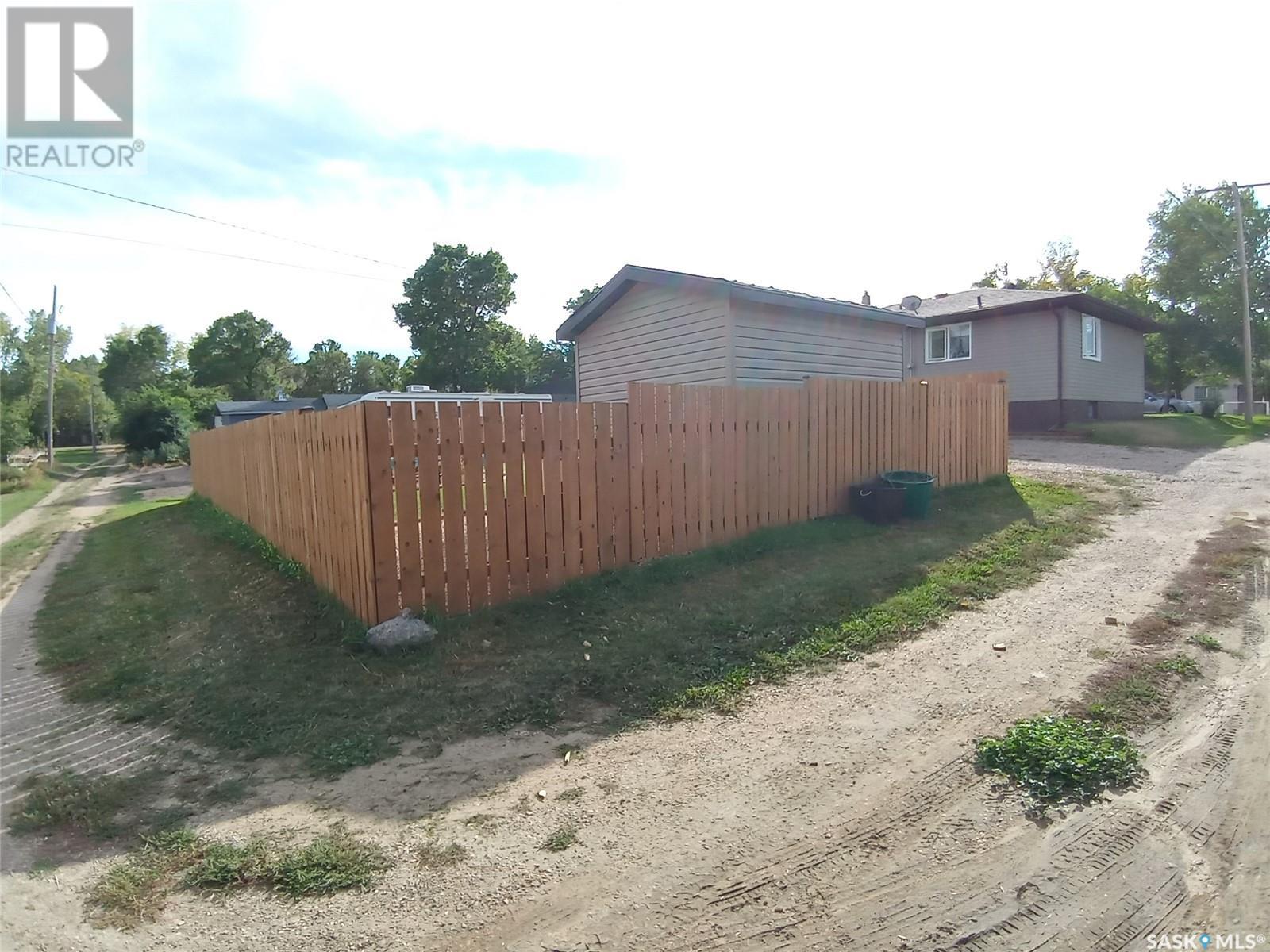 113 2nd Street W, Lafleche, Saskatchewan  S0H 2K0 - Photo 31 - SK983806