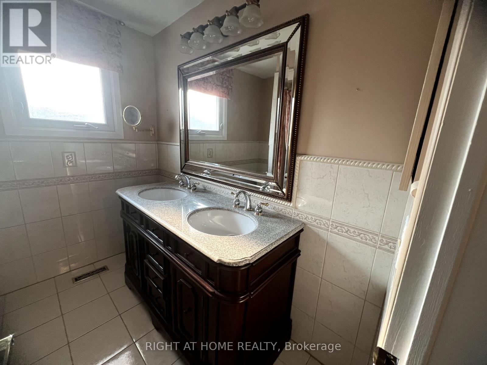 25 Katie Court, Toronto (Maple Leaf), Ontario  M6L 1R7 - Photo 17 - W9308706