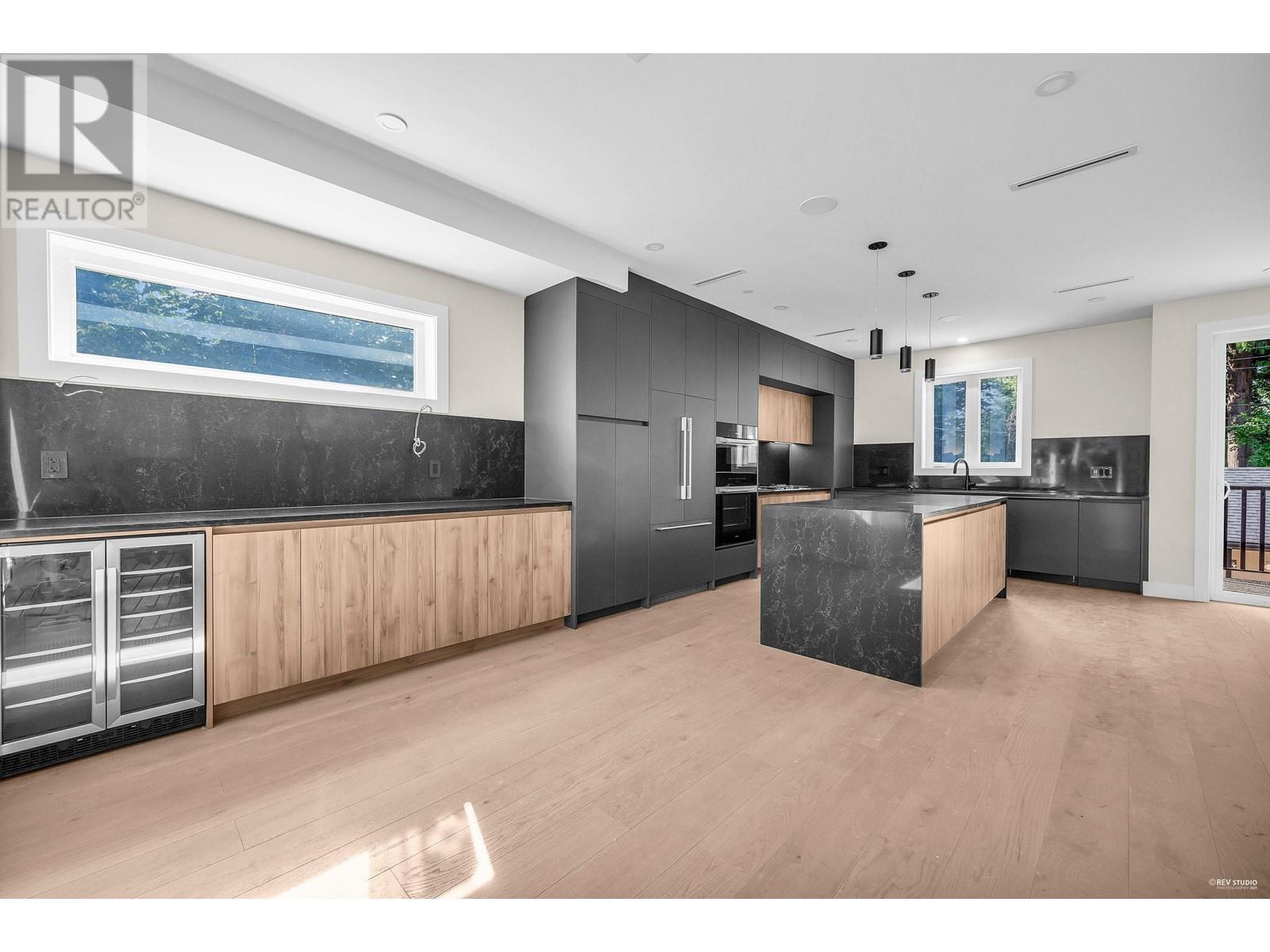 Listing Picture 10 of 37 : 2 1706 W 68TH AVENUE, Vancouver / 溫哥華 - 魯藝地產 Yvonne Lu Group - MLS Medallion Club Member