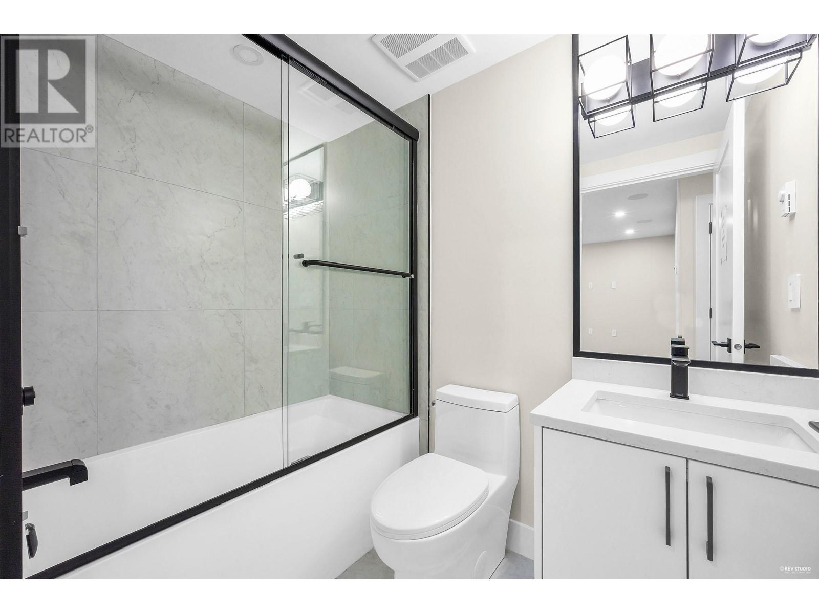 Listing Picture 29 of 37 : 2 1706 W 68TH AVENUE, Vancouver / 溫哥華 - 魯藝地產 Yvonne Lu Group - MLS Medallion Club Member