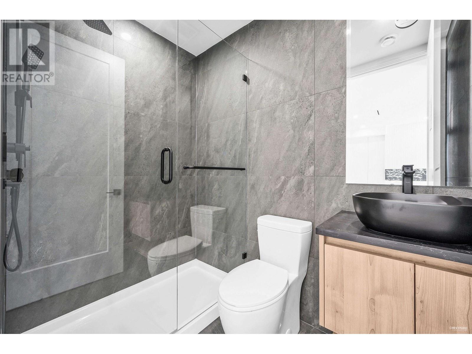 Listing Picture 19 of 37 : 2 1706 W 68TH AVENUE, Vancouver / 溫哥華 - 魯藝地產 Yvonne Lu Group - MLS Medallion Club Member