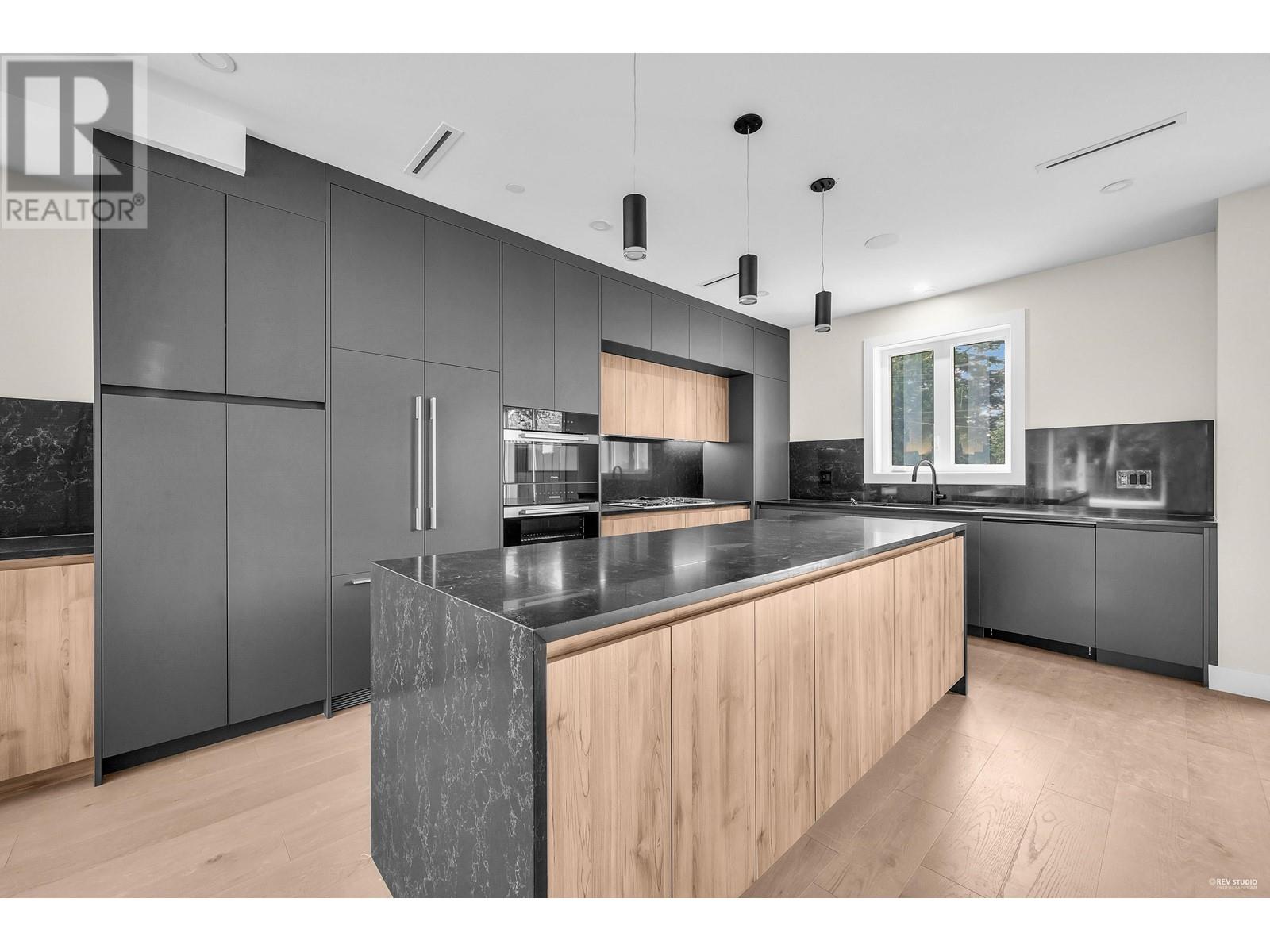 Listing Picture 12 of 37 : 2 1706 W 68TH AVENUE, Vancouver / 溫哥華 - 魯藝地產 Yvonne Lu Group - MLS Medallion Club Member