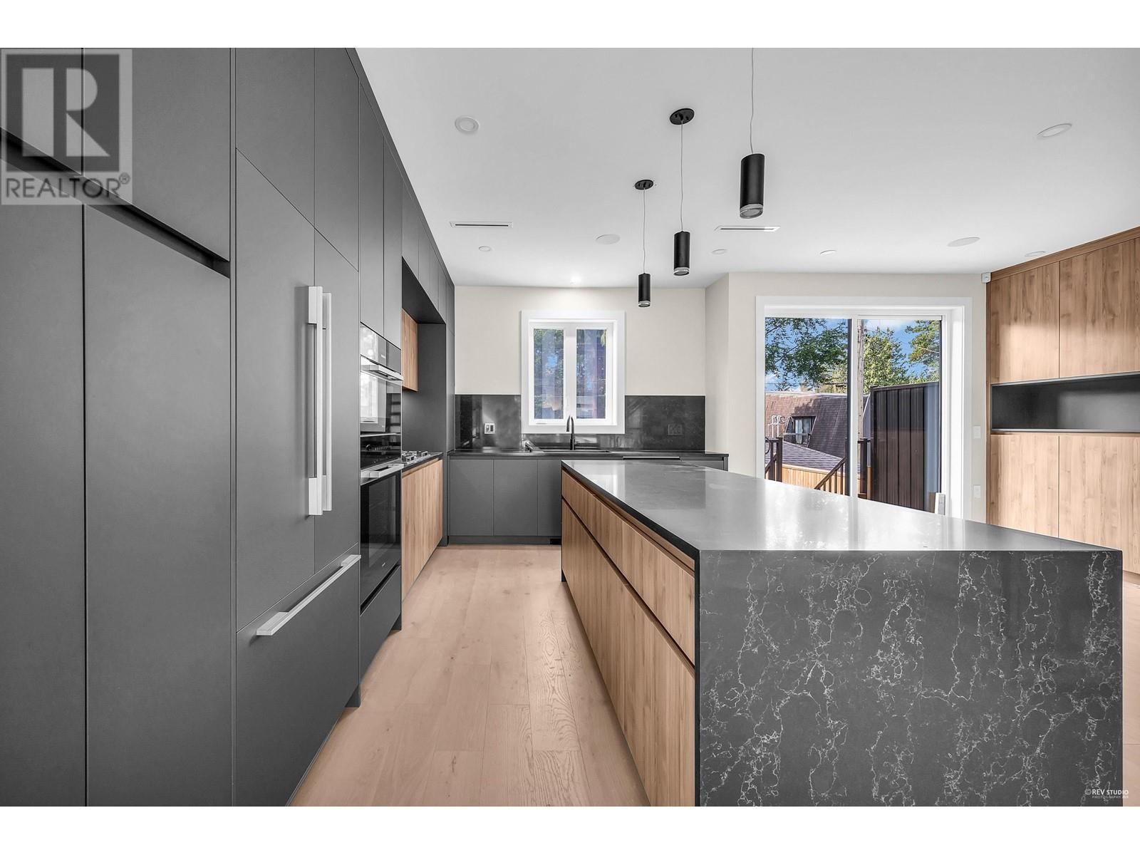 Listing Picture 11 of 37 : 2 1706 W 68TH AVENUE, Vancouver / 溫哥華 - 魯藝地產 Yvonne Lu Group - MLS Medallion Club Member