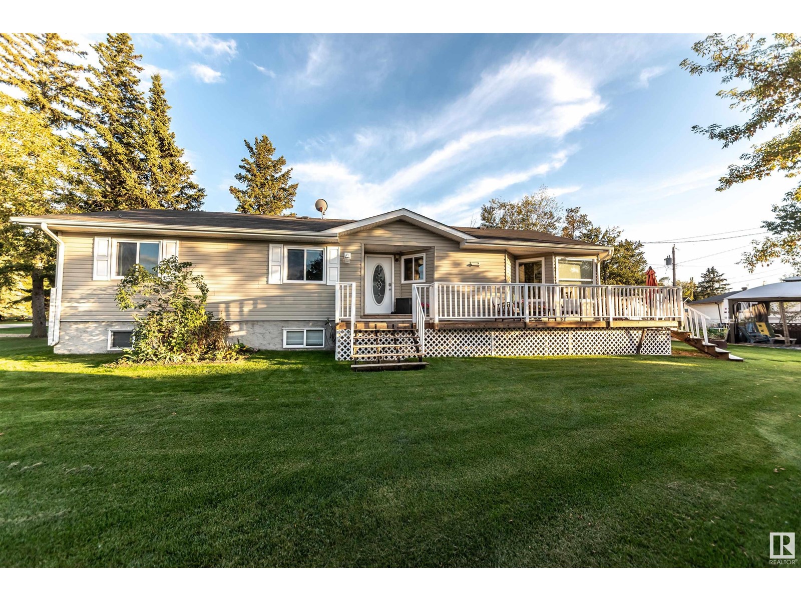 4916 56 St, Rural Lac Ste. Anne County, Alberta  T0E 0A0 - Photo 1 - E4406847