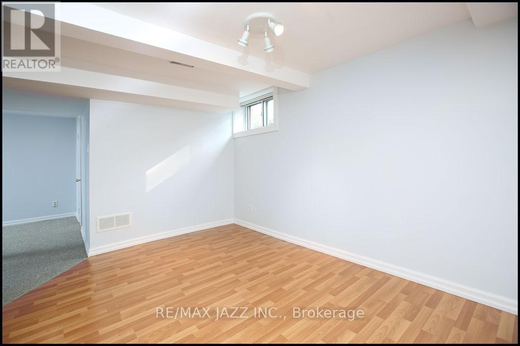 251 Troy Street, Mississauga (Mineola), Ontario  L5G 1S9 - Photo 16 - W9355282