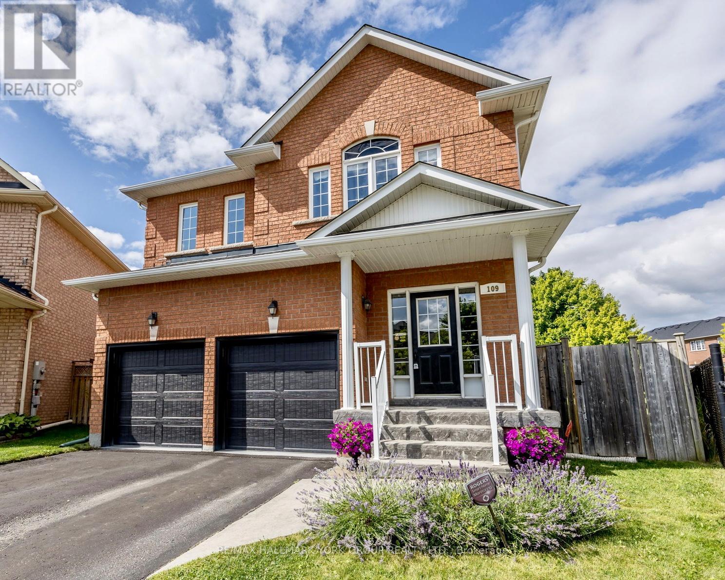 109 Woodbury Crescent, Newmarket (Summerhill Estates), Ontario  L3X 2T3 - Photo 1 - N9350239