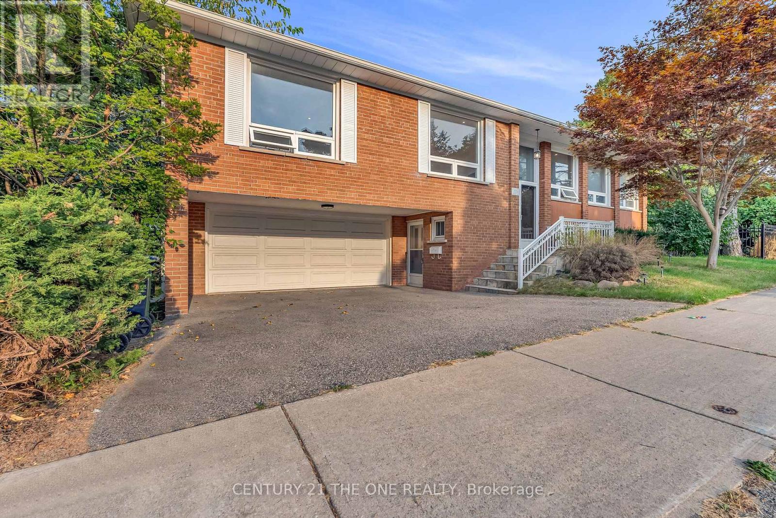 225 Maxome Avenue, Toronto (Newtonbrook East), Ontario  M2M 3L3 - Photo 3 - C9350775