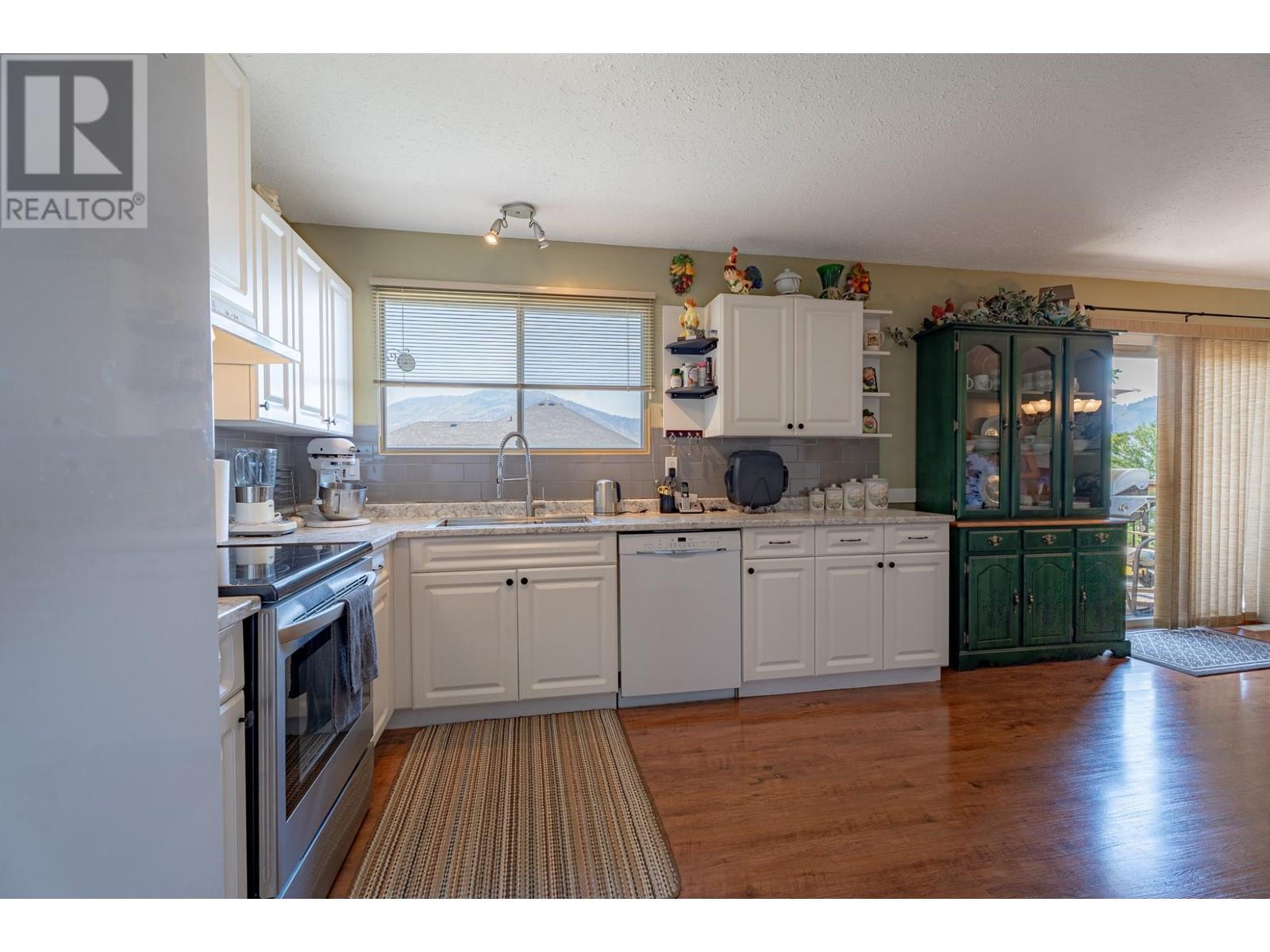 1570 Southview Terrace, Kamloops, British Columbia   - Photo 8 - 180979