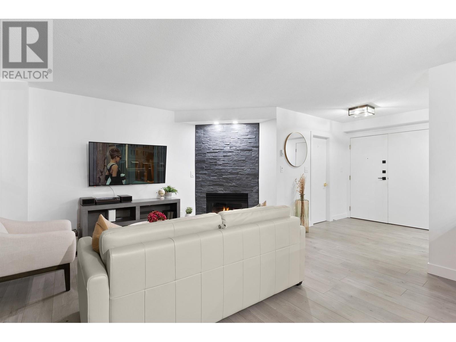 Listing Picture 3 of 26 : 301 789 JERVIS STREET, Vancouver / 溫哥華 - 魯藝地產 Yvonne Lu Group - MLS Medallion Club Member