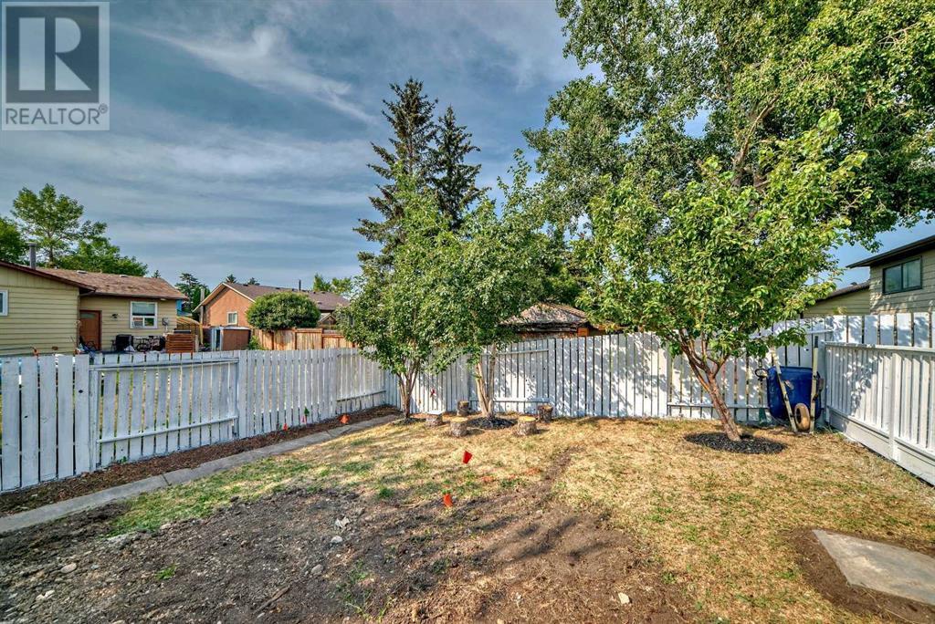 128 Bernard Close Nw, Calgary, Alberta  T3K 2H3 - Photo 40 - A2162194