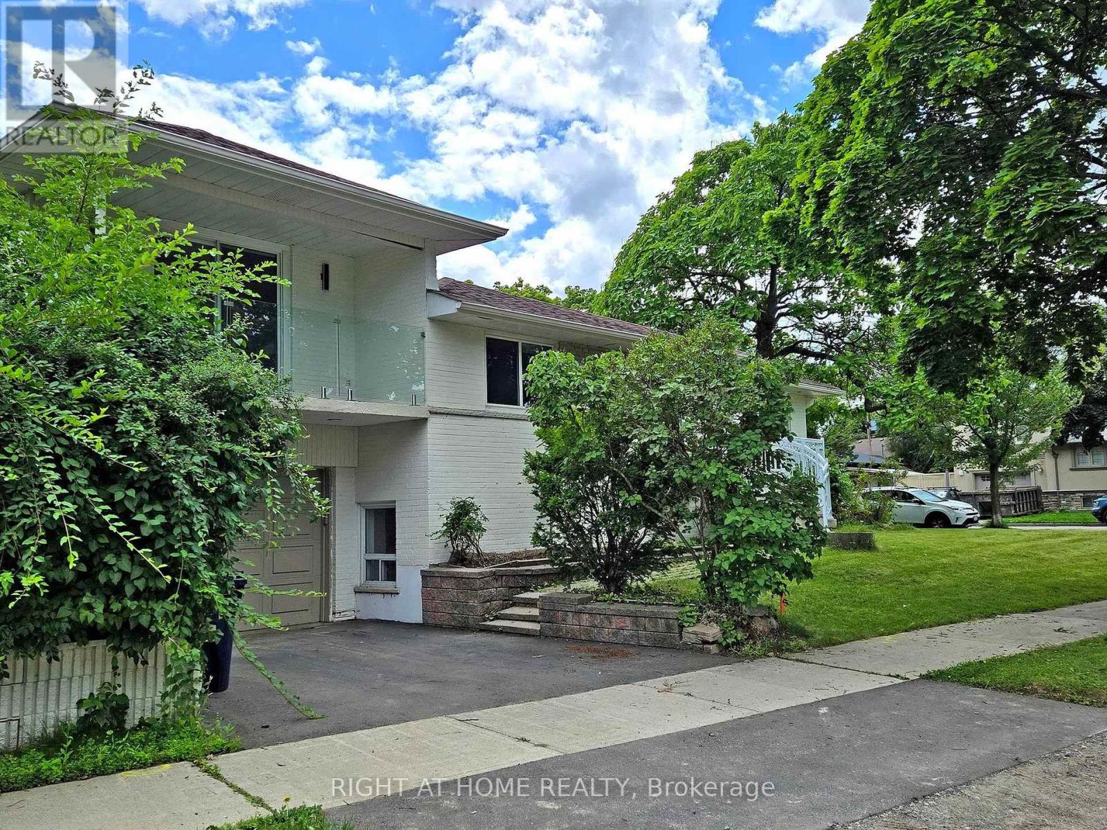 25 Learmont Drive, Toronto, Ontario  M9R 2E6 - Photo 3 - W9355858