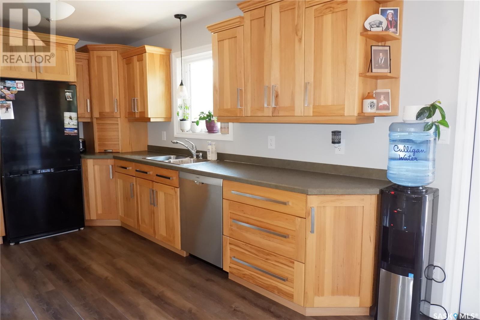 Property at 101 Empire PLACE image 3