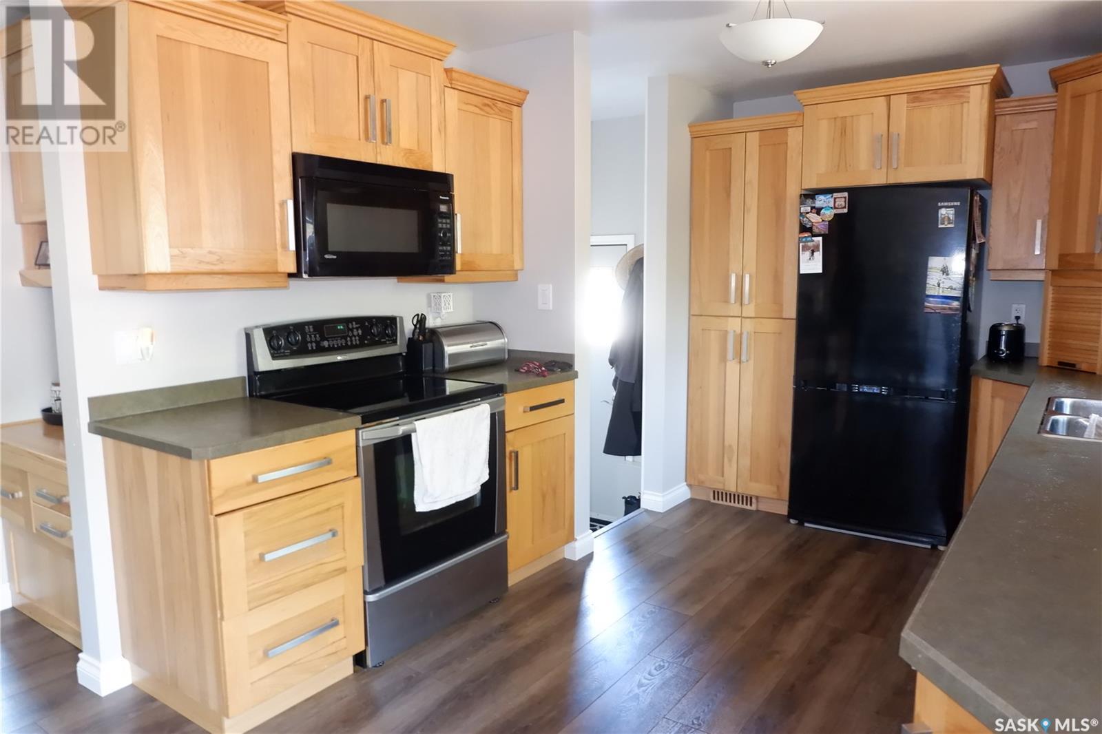 Property at 101 Empire PLACE image 4