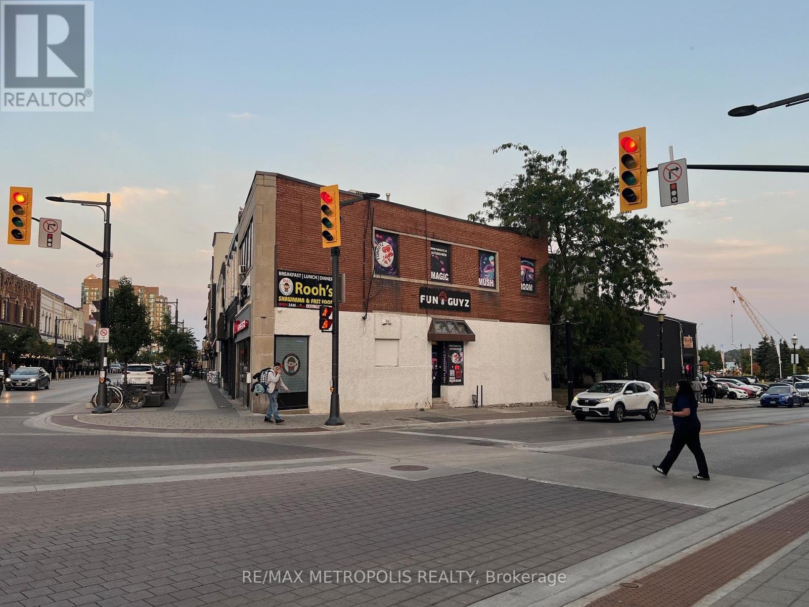 1 Dunlop St E, Barrie, Ontario  L4M 1A2 - Photo 3 - S9355989