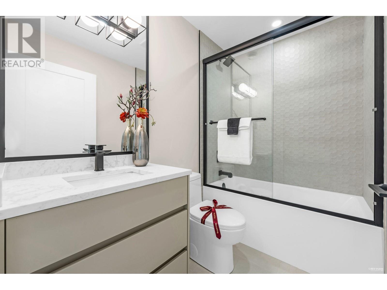 Listing Picture 28 of 39 : 1 1706 W 68TH AVENUE, Vancouver / 溫哥華 - 魯藝地產 Yvonne Lu Group - MLS Medallion Club Member