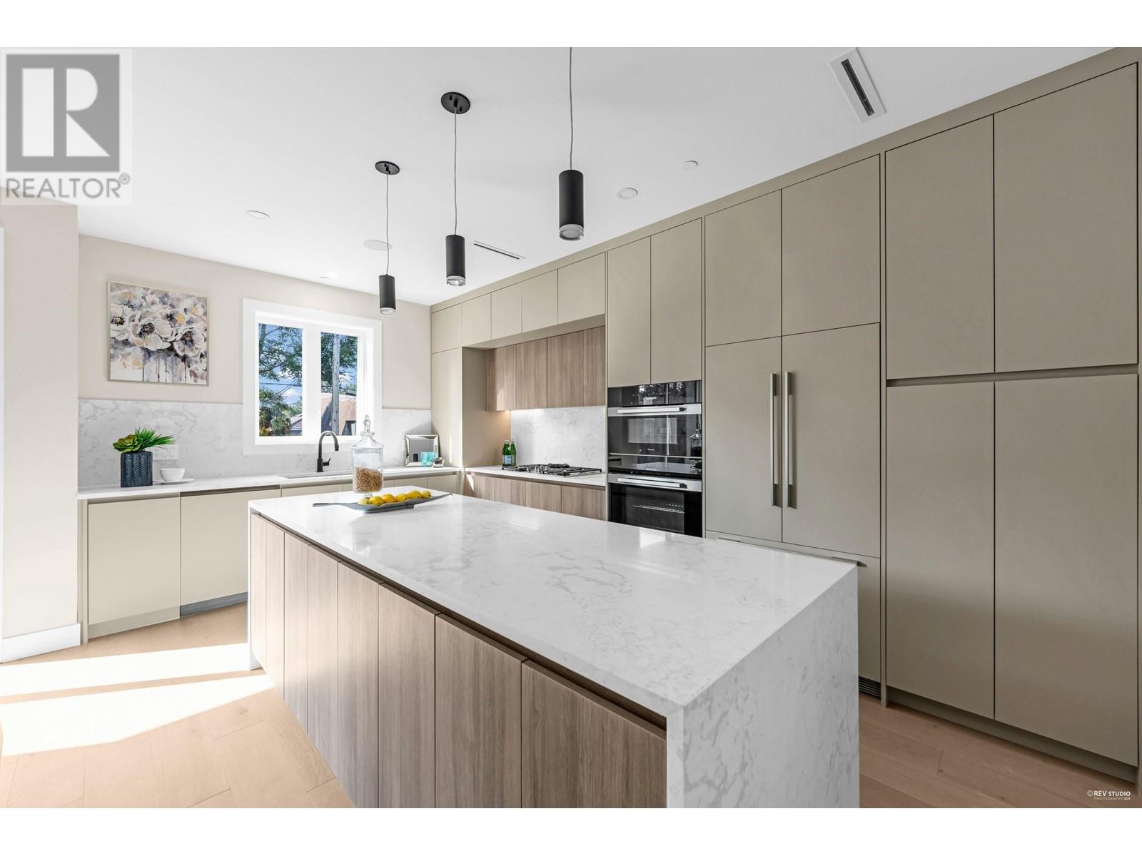 Listing Picture 13 of 39 : 1 1706 W 68TH AVENUE, Vancouver / 溫哥華 - 魯藝地產 Yvonne Lu Group - MLS Medallion Club Member