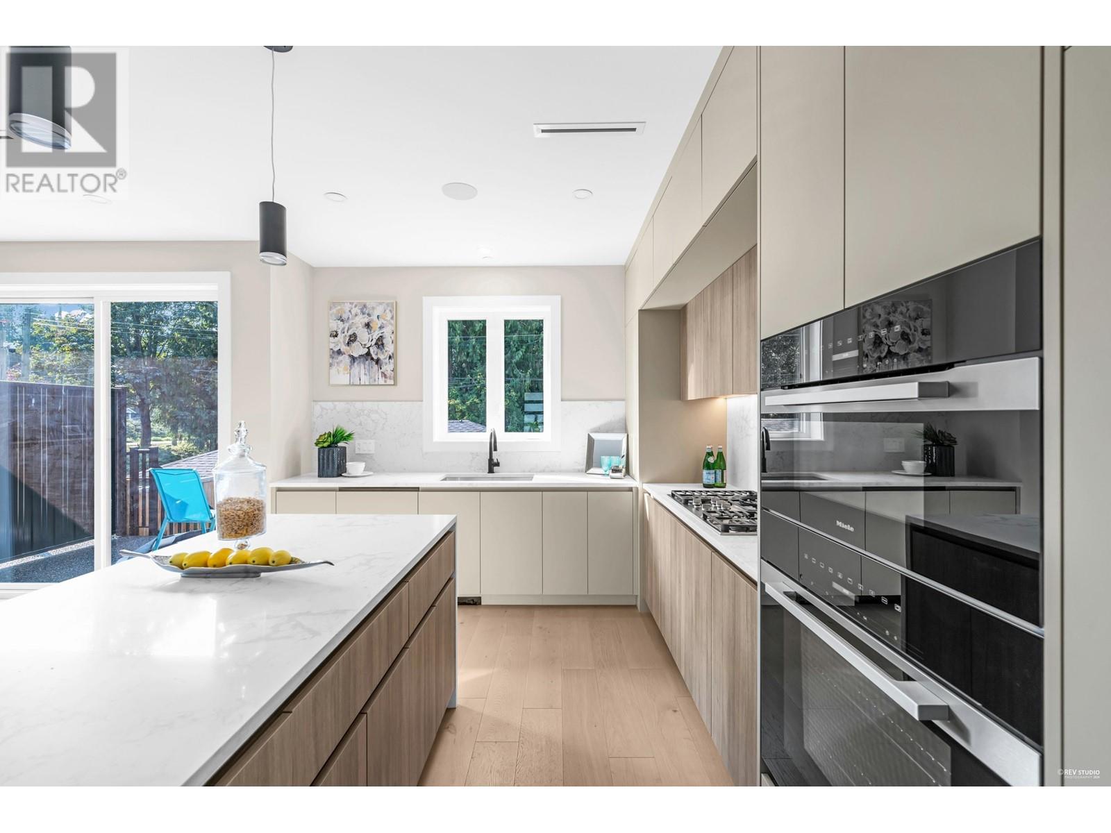 Listing Picture 11 of 39 : 1 1706 W 68TH AVENUE, Vancouver / 溫哥華 - 魯藝地產 Yvonne Lu Group - MLS Medallion Club Member