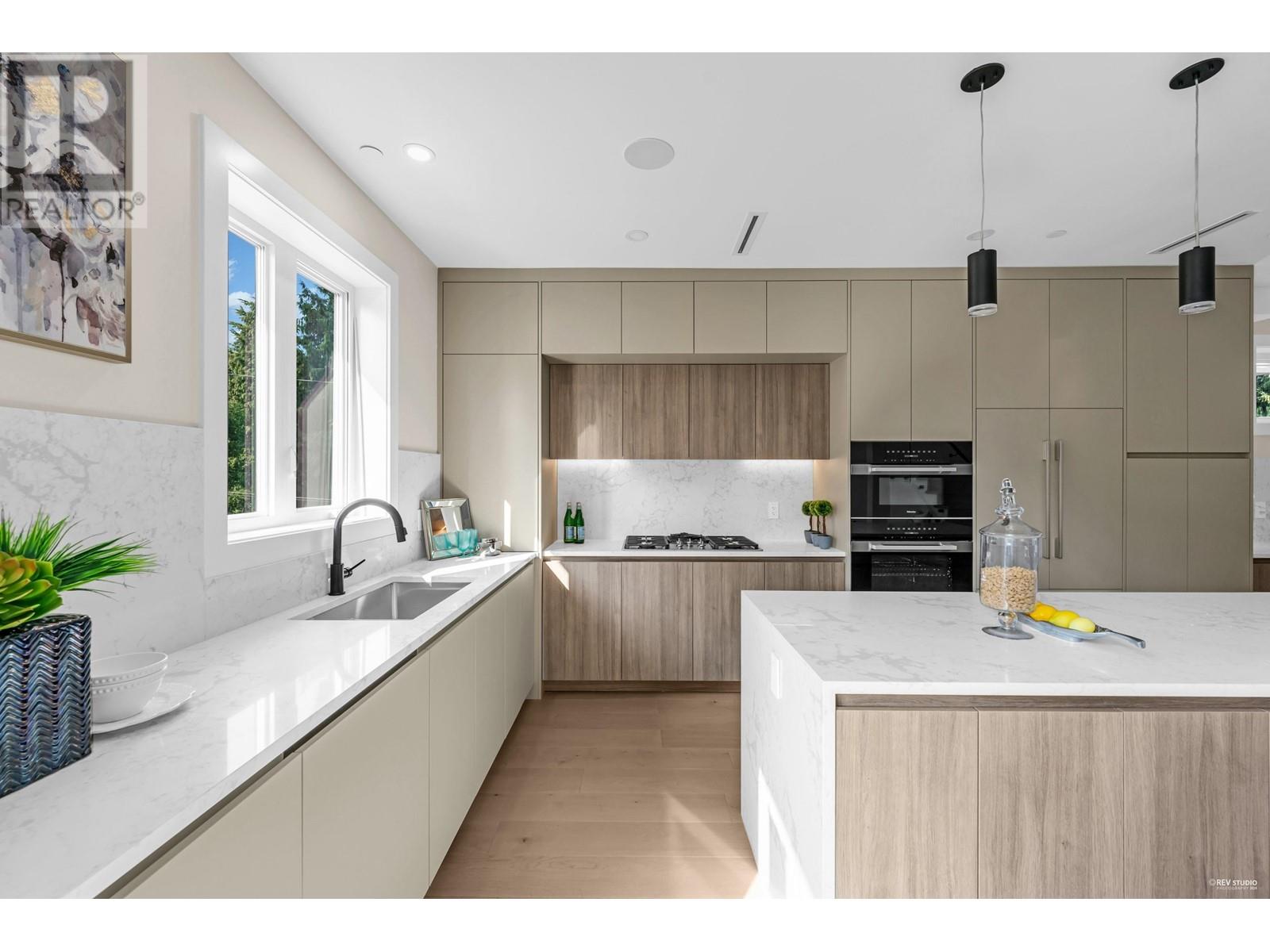 Listing Picture 12 of 39 : 1 1706 W 68TH AVENUE, Vancouver / 溫哥華 - 魯藝地產 Yvonne Lu Group - MLS Medallion Club Member