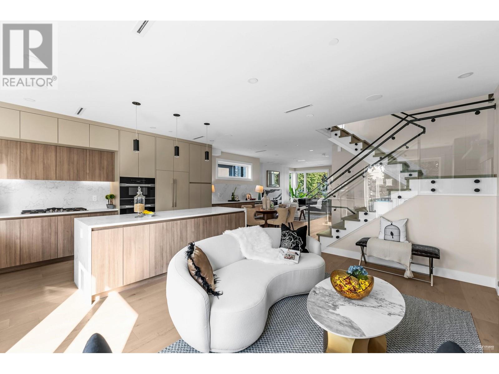 Listing Picture 6 of 39 : 1 1706 W 68TH AVENUE, Vancouver / 溫哥華 - 魯藝地產 Yvonne Lu Group - MLS Medallion Club Member