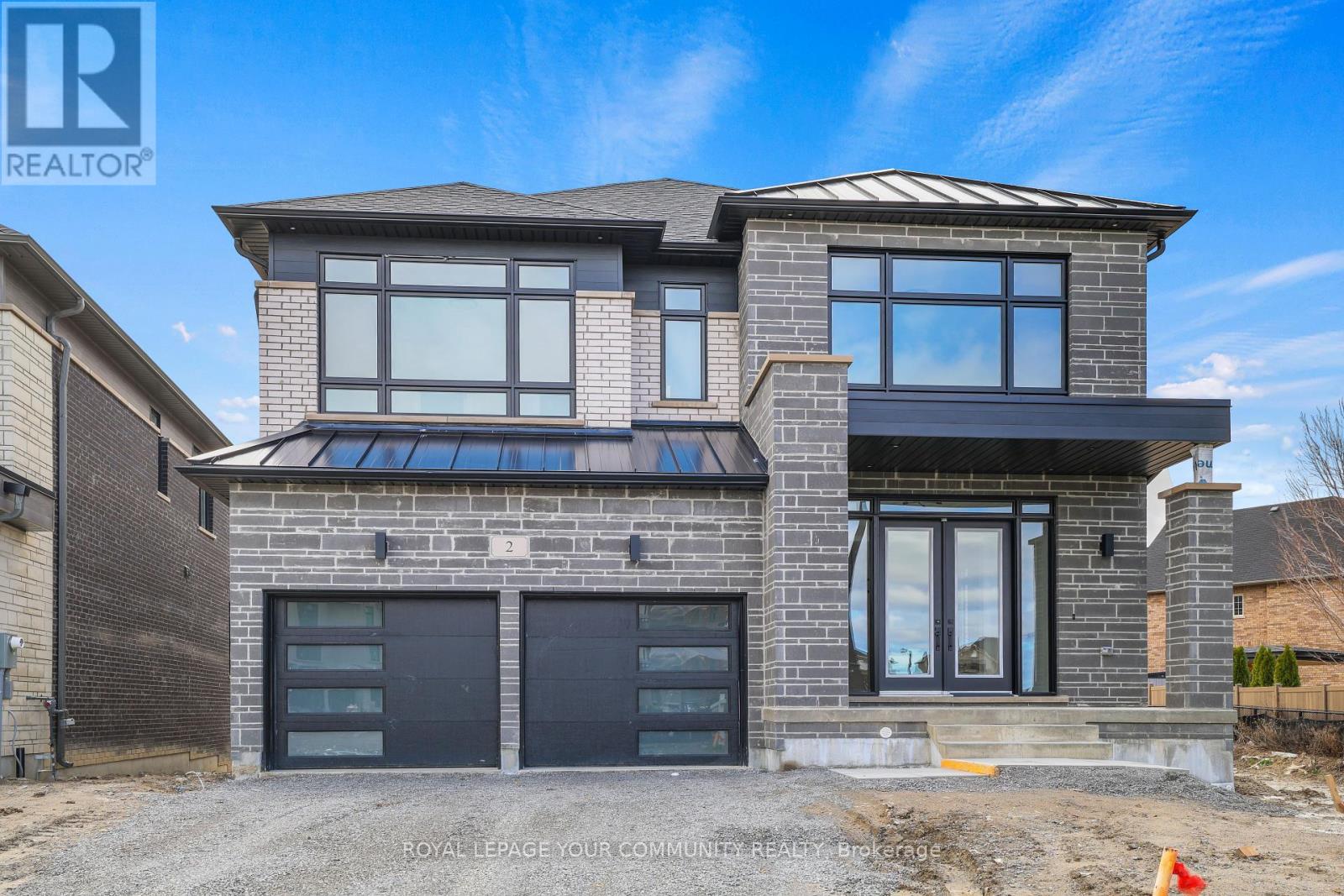 2 BUNN COURT, aurora, Ontario