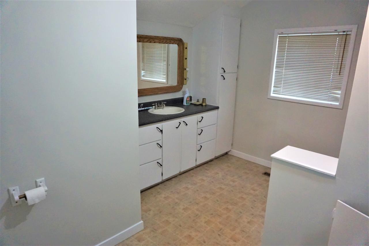 4950 Burns Avenue, Canal Flats, British Columbia  V0B 0B0 - Photo 32 - 2477076