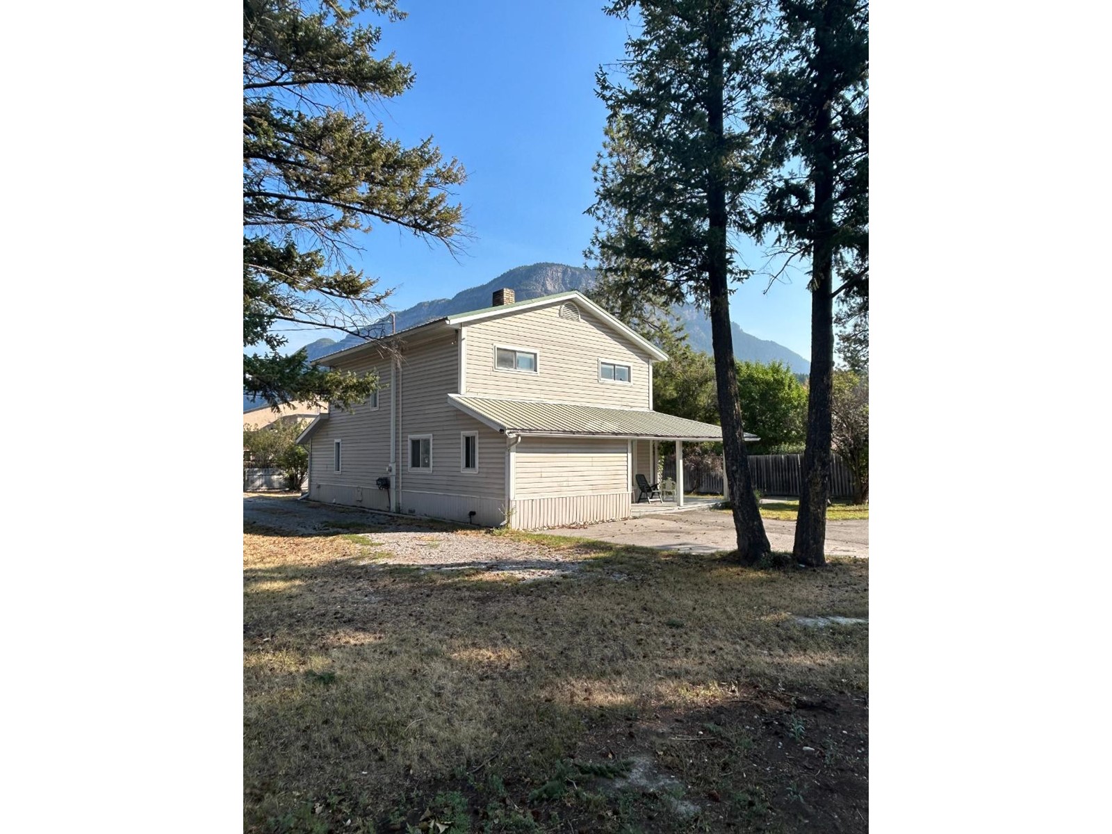 4950 Burns Avenue, Canal Flats, British Columbia  V0B 0B0 - Photo 3 - 2477076