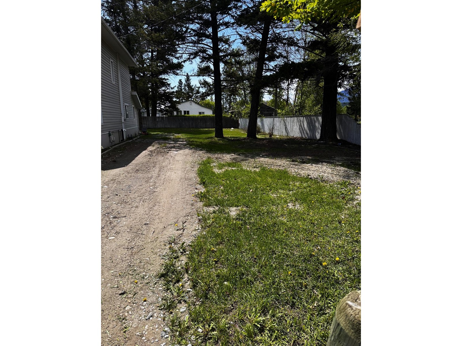 4950 Burns Avenue, Canal Flats, British Columbia  V0B 0B0 - Photo 5 - 2477076