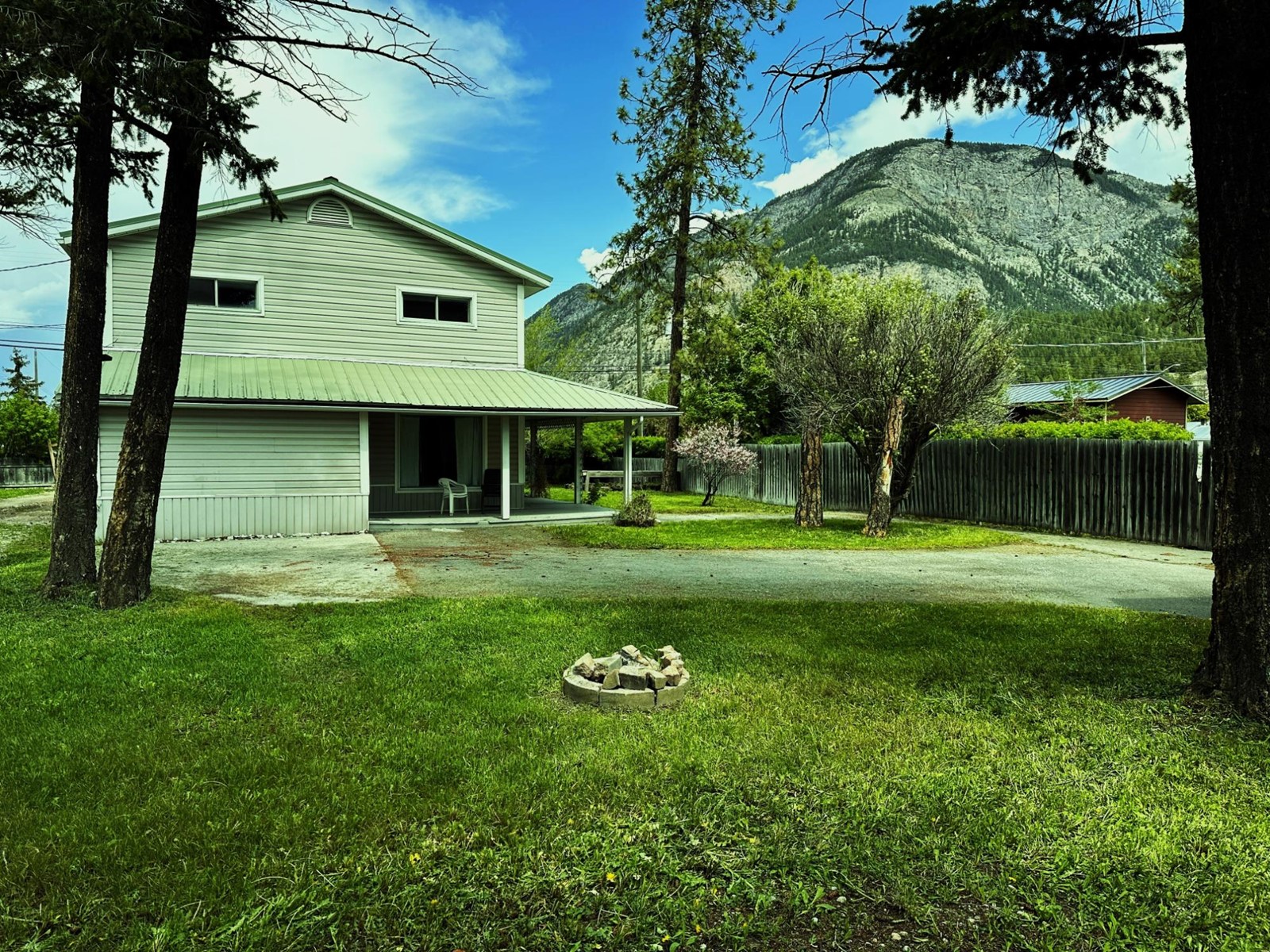 4950 Burns Avenue, Canal Flats, British Columbia  V0B 0B0 - Photo 2 - 2477076