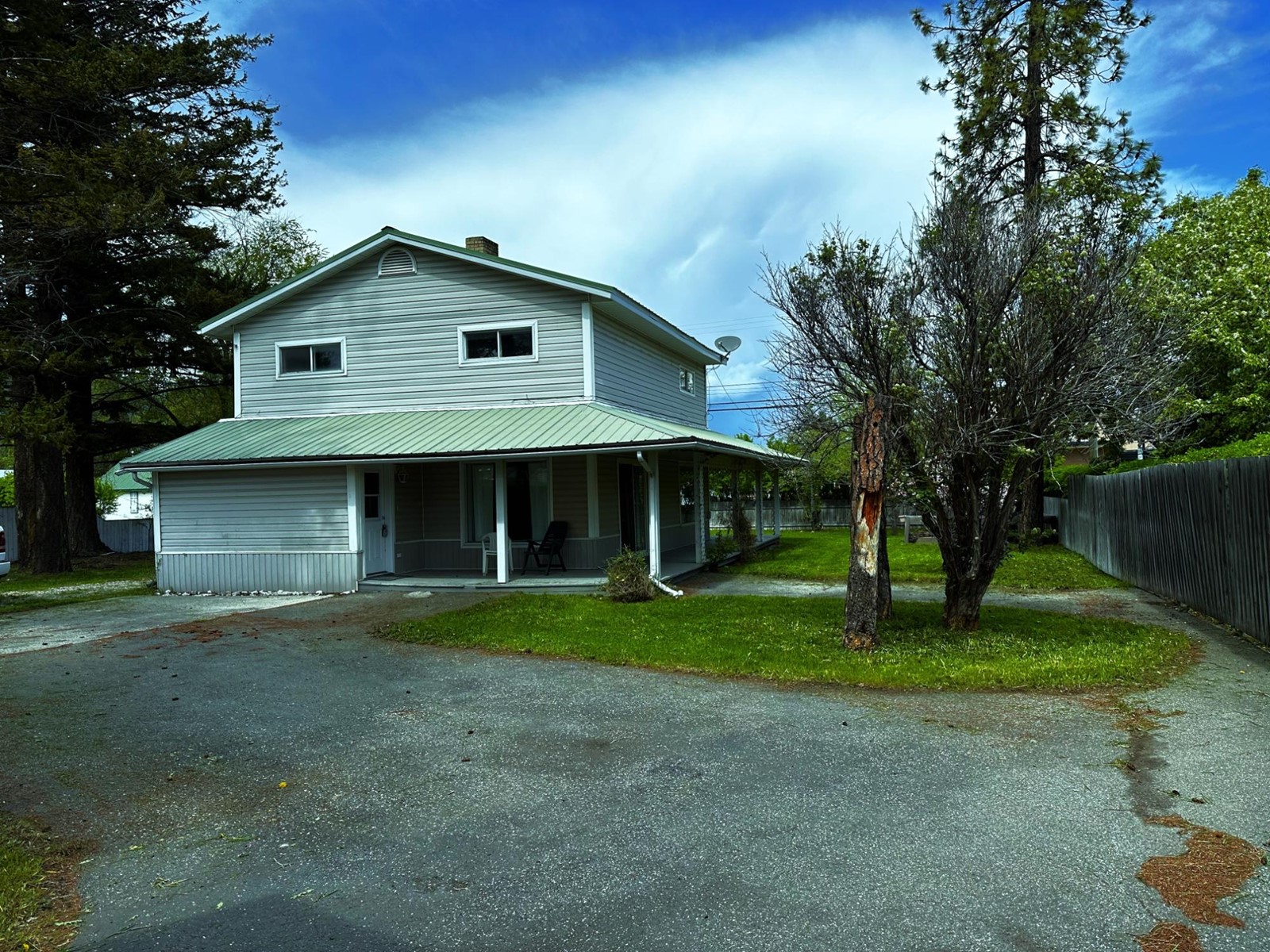 4950 Burns Avenue, Canal Flats, British Columbia  V0B 0B0 - Photo 1 - 2477076