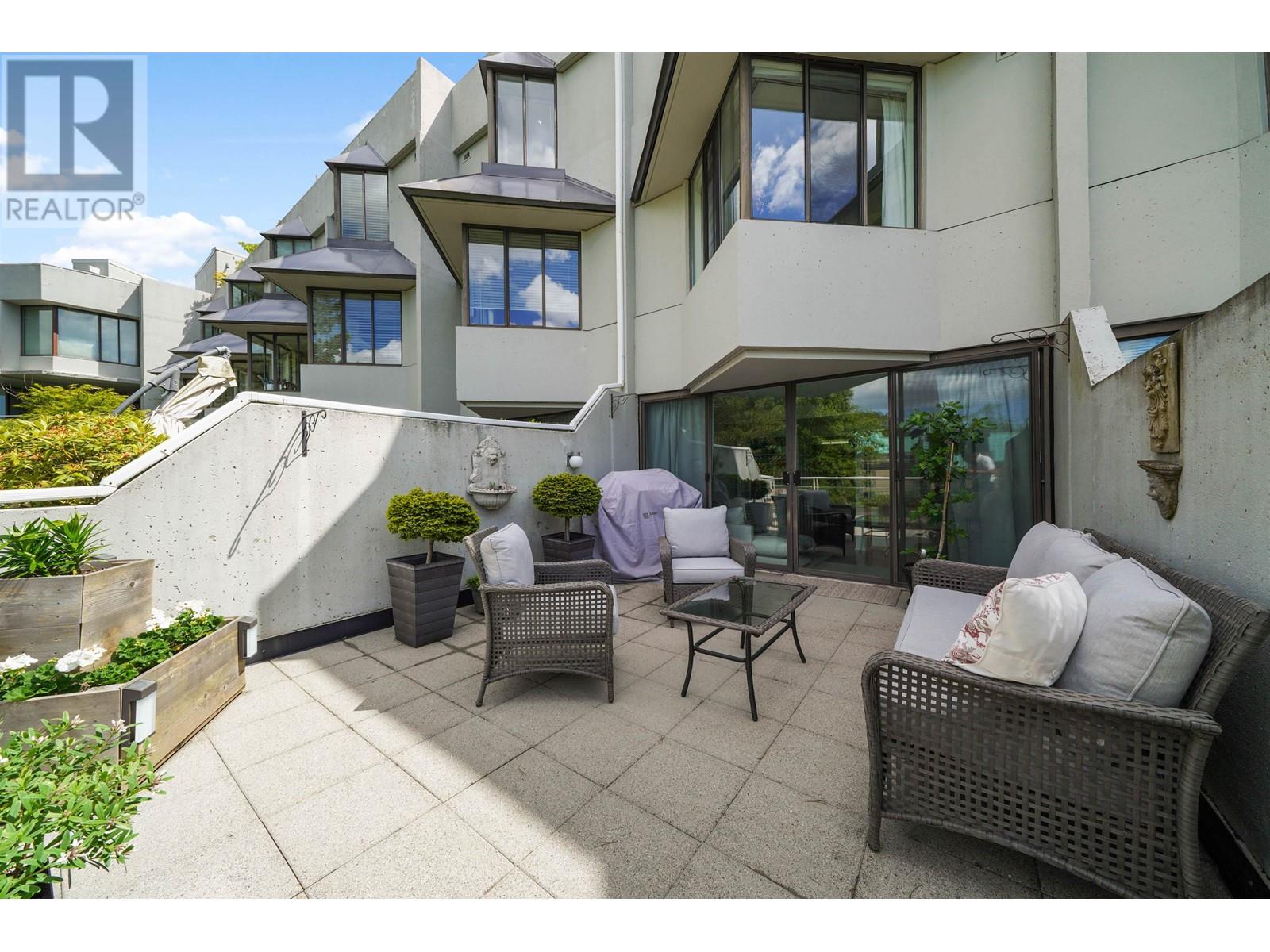 305 673 Market Hill, Vancouver, British Columbia  V5Z 4B5 - Photo 1 - R2927210