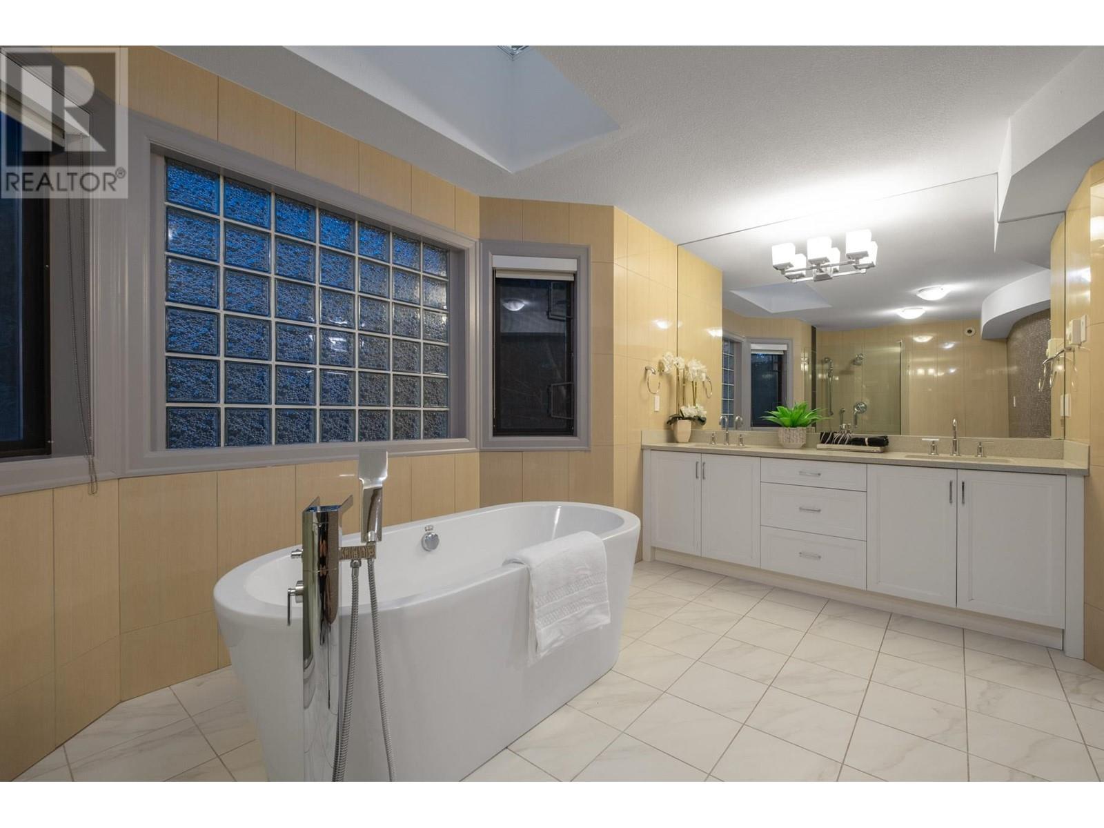 2523 Westhill Drive, West Vancouver, British Columbia  V7S 3A3 - Photo 21 - R2927280