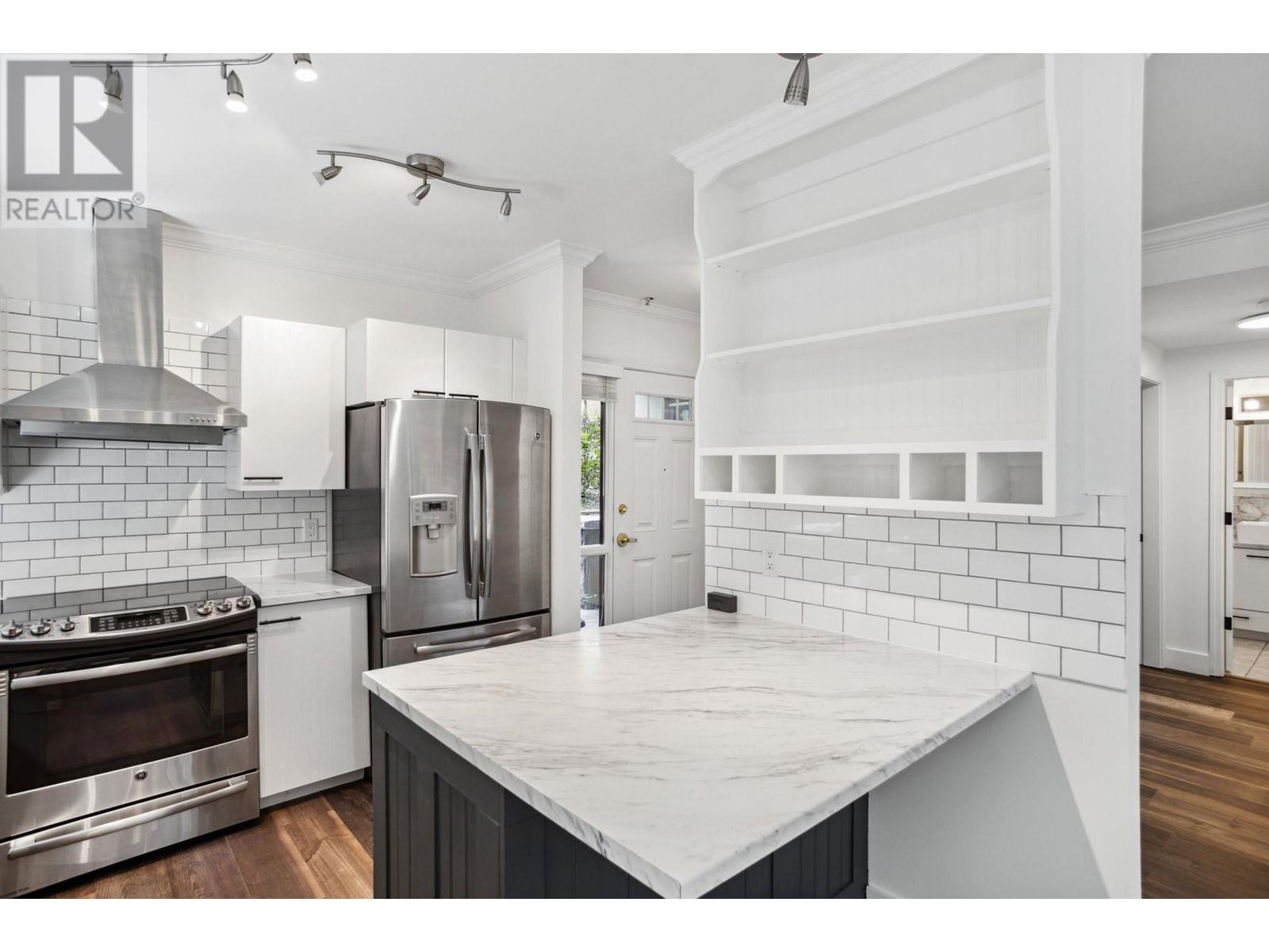 Listing Picture 2 of 38 : 1 4425 HALIFAX STREET, Burnaby / 本拿比 - 魯藝地產 Yvonne Lu Group - MLS Medallion Club Member