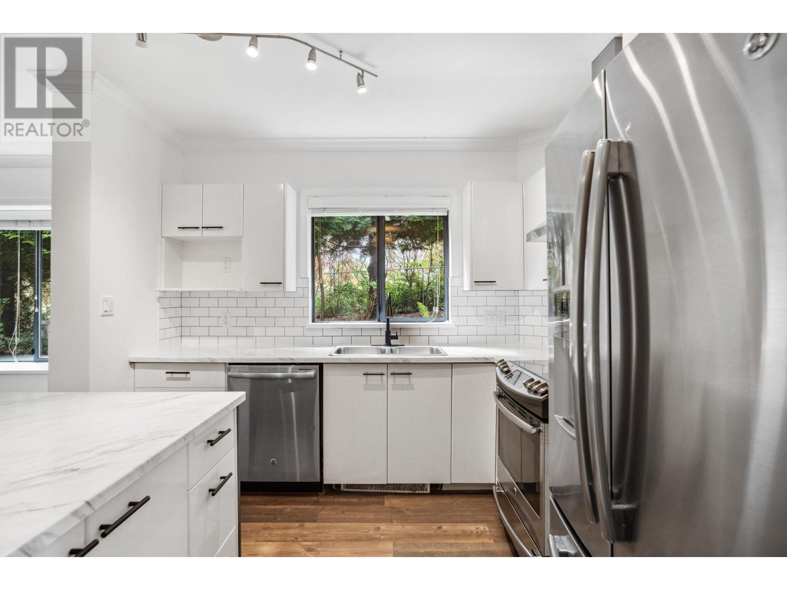 Listing Picture 6 of 38 : 1 4425 HALIFAX STREET, Burnaby / 本拿比 - 魯藝地產 Yvonne Lu Group - MLS Medallion Club Member