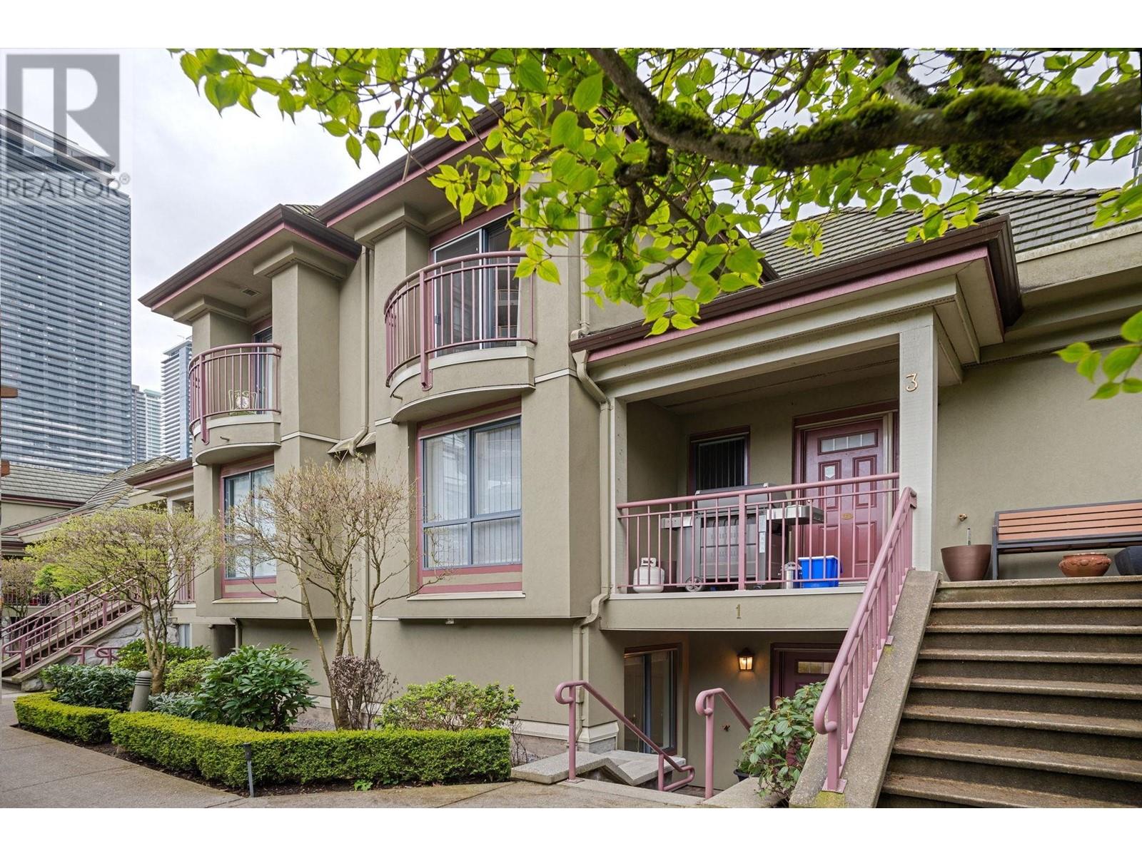 Listing Picture 34 of 38 : 1 4425 HALIFAX STREET, Burnaby / 本拿比 - 魯藝地產 Yvonne Lu Group - MLS Medallion Club Member