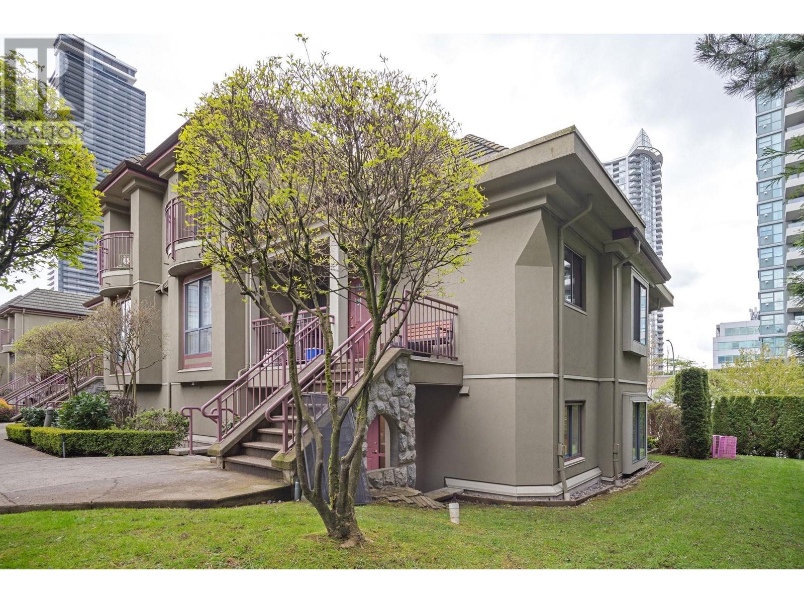 Listing Picture 35 of 38 : 1 4425 HALIFAX STREET, Burnaby / 本拿比 - 魯藝地產 Yvonne Lu Group - MLS Medallion Club Member