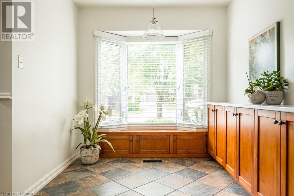 4 Knollwood Court, Dundas, Ontario  L9H 7A4 - Photo 12 - 40649324