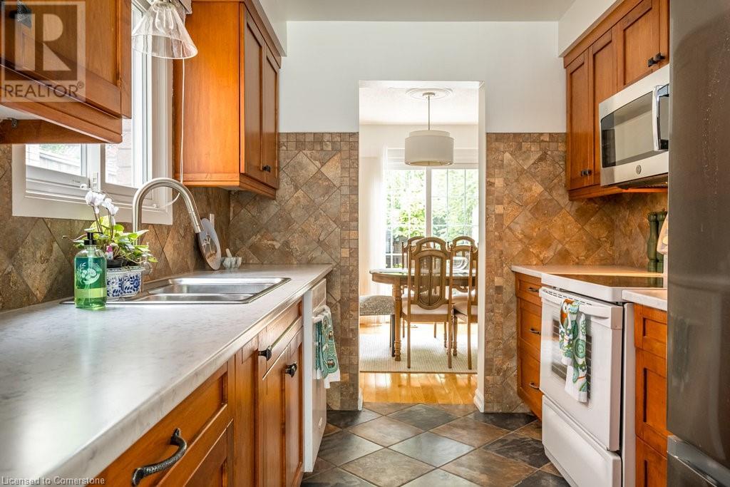 4 Knollwood Court, Dundas, Ontario  L9H 7A4 - Photo 15 - 40649324