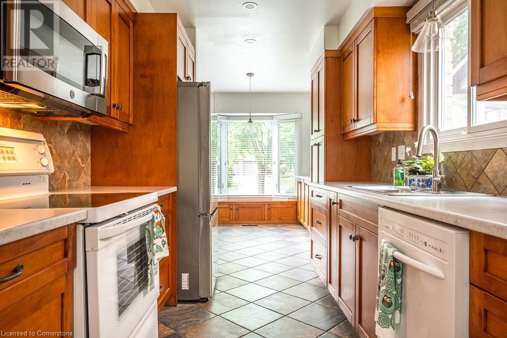 4 Knollwood Court, Dundas, Ontario  L9H 7A4 - Photo 17 - 40649324