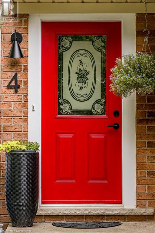 4 Knollwood Court, Dundas, Ontario  L9H 7A4 - Photo 2 - 40649324