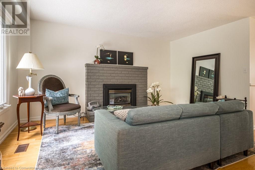 4 Knollwood Court, Dundas, Ontario  L9H 7A4 - Photo 8 - 40649324