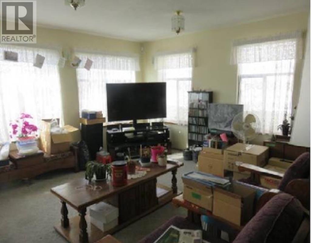 Listing Picture 11 of 25 : 7225 GILLEY AVENUE, Burnaby / 本拿比 - 魯藝地產 Yvonne Lu Group - MLS Medallion Club Member