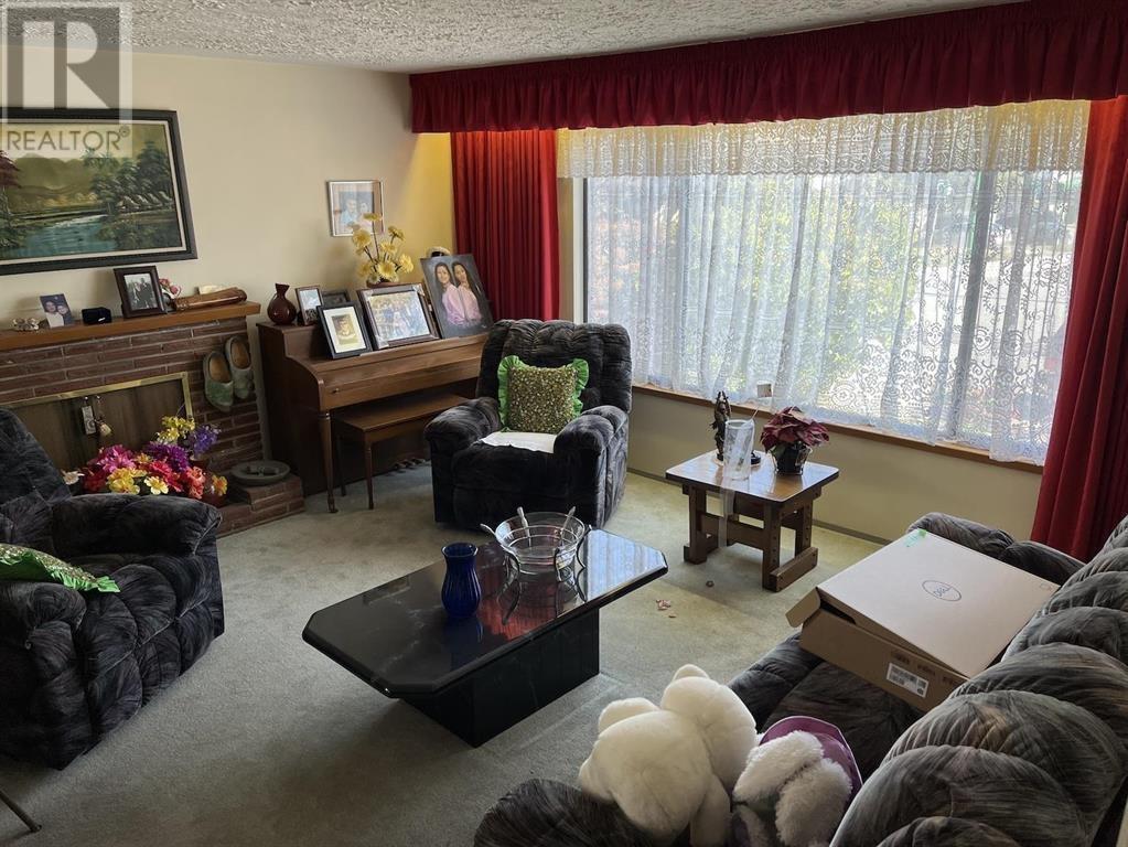 Listing Picture 10 of 25 : 7225 GILLEY AVENUE, Burnaby / 本拿比 - 魯藝地產 Yvonne Lu Group - MLS Medallion Club Member