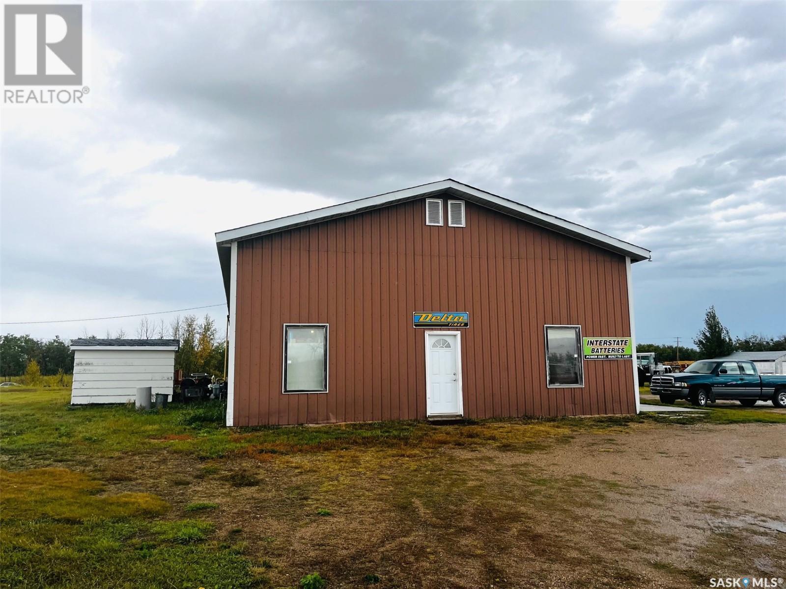 1326 Service Road W, Melville, Saskatchewan  S0A 2P0 - Photo 2 - SK983889