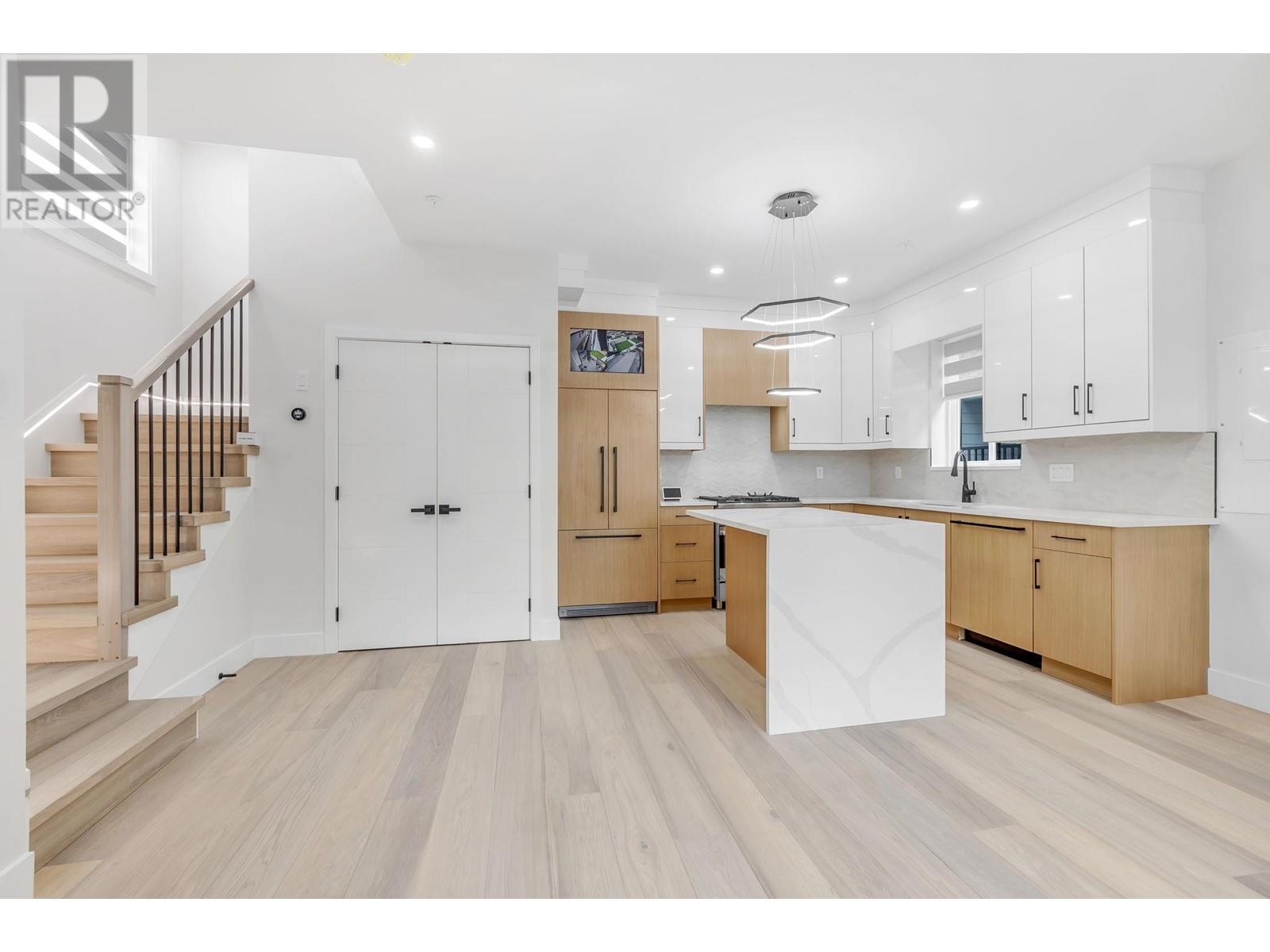 Listing Picture 4 of 16 : 3442 E 4TH AVENUE, Vancouver / 溫哥華 - 魯藝地產 Yvonne Lu Group - MLS Medallion Club Member