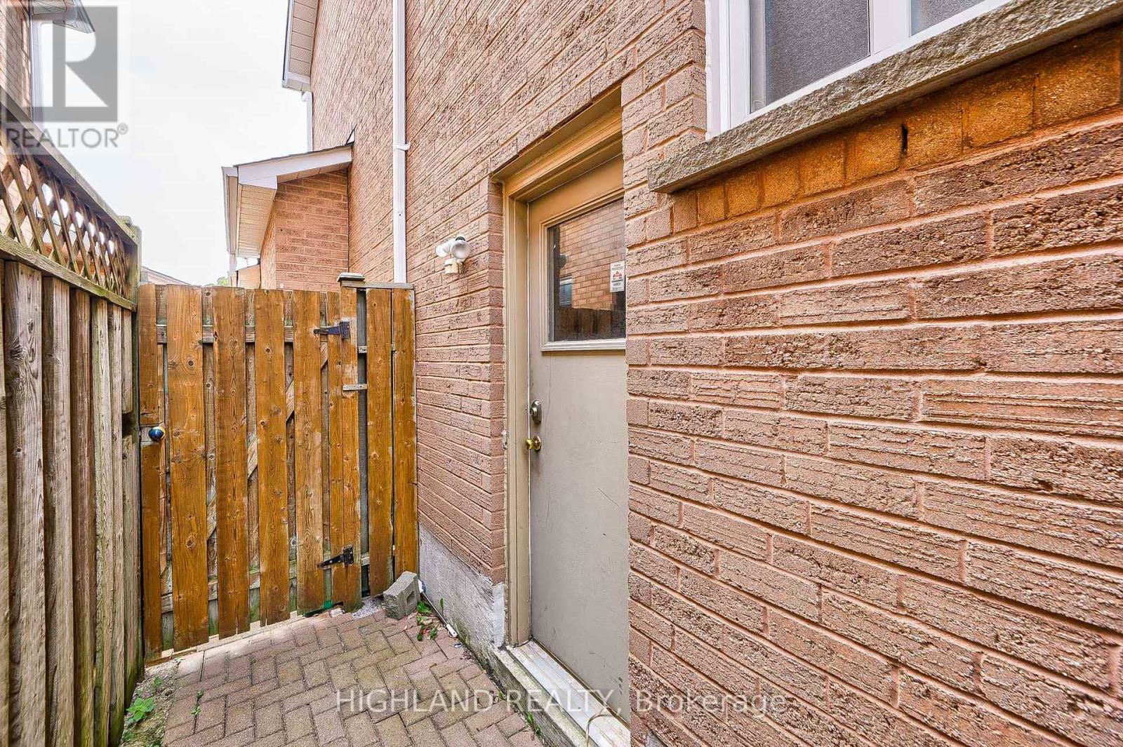 3375 Dovetail Mews, Mississauga (Erin Mills), Ontario  L5L 5E6 - Photo 2 - W9356999