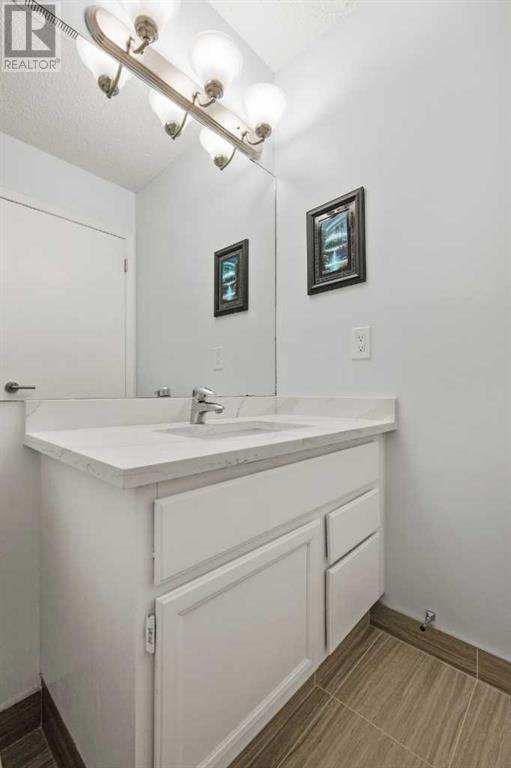 9 Strathdale Close Sw, Calgary, Alberta  T3H 2K2 - Photo 39 - A2157570