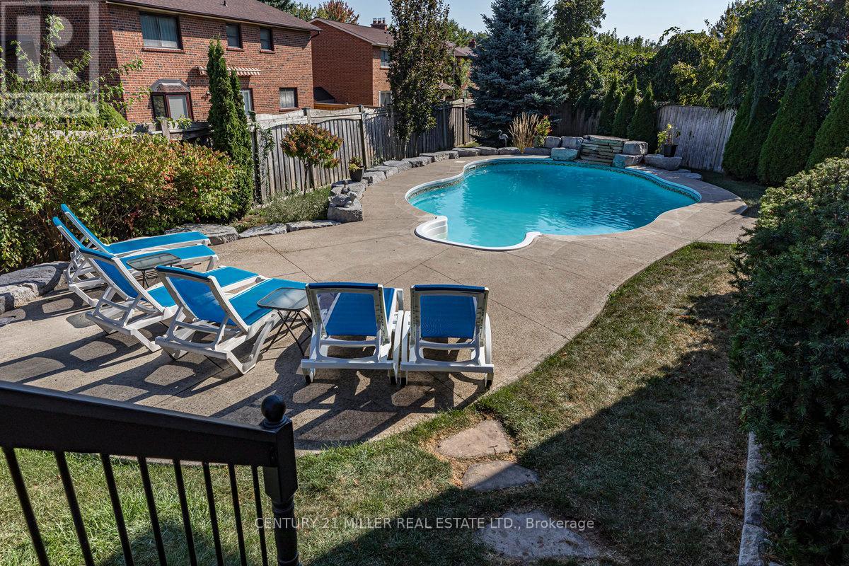 1440 IVY COURT Oakville (Iroquois Ridge South)