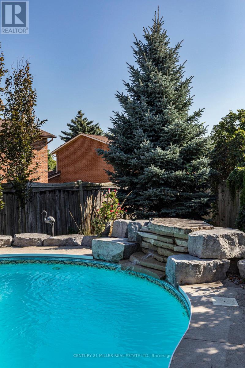 1440 IVY COURT Oakville (Iroquois Ridge South)